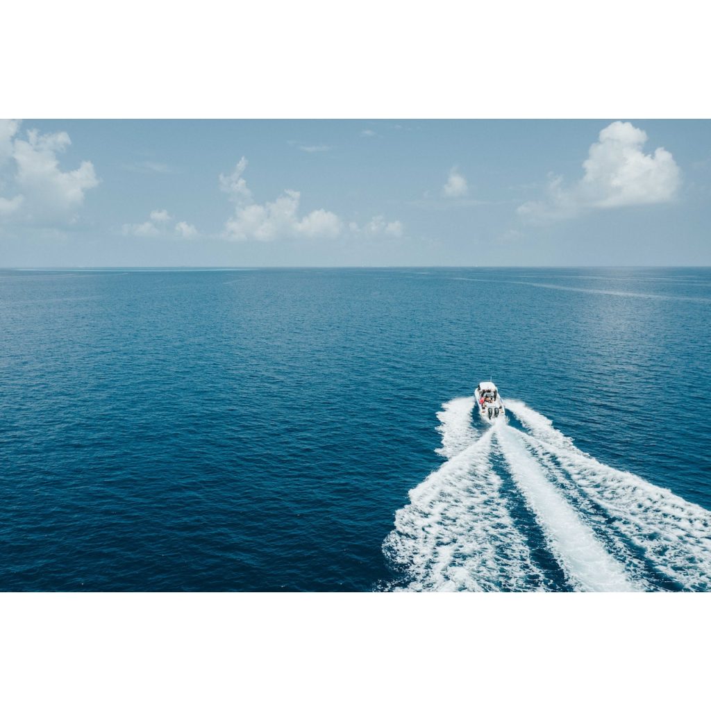Motorized yacht/boat